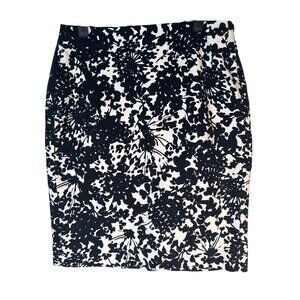 Banana Republic Size 4 Classic Black & White Floral Pencil Skirt